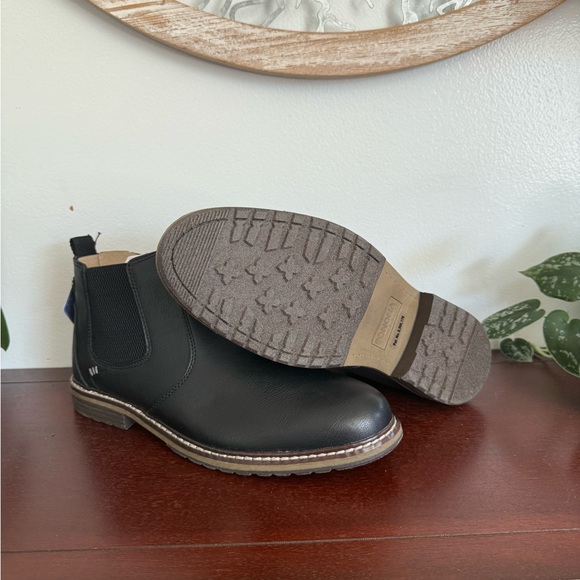 Sonoma Black Chelsea Boots with Elastic Panels